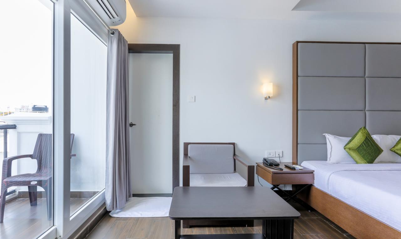 Hotel Crown Suites Коччи Экстерьер фото